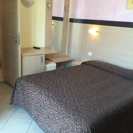 鲁宾斯酒店 酒店 3*